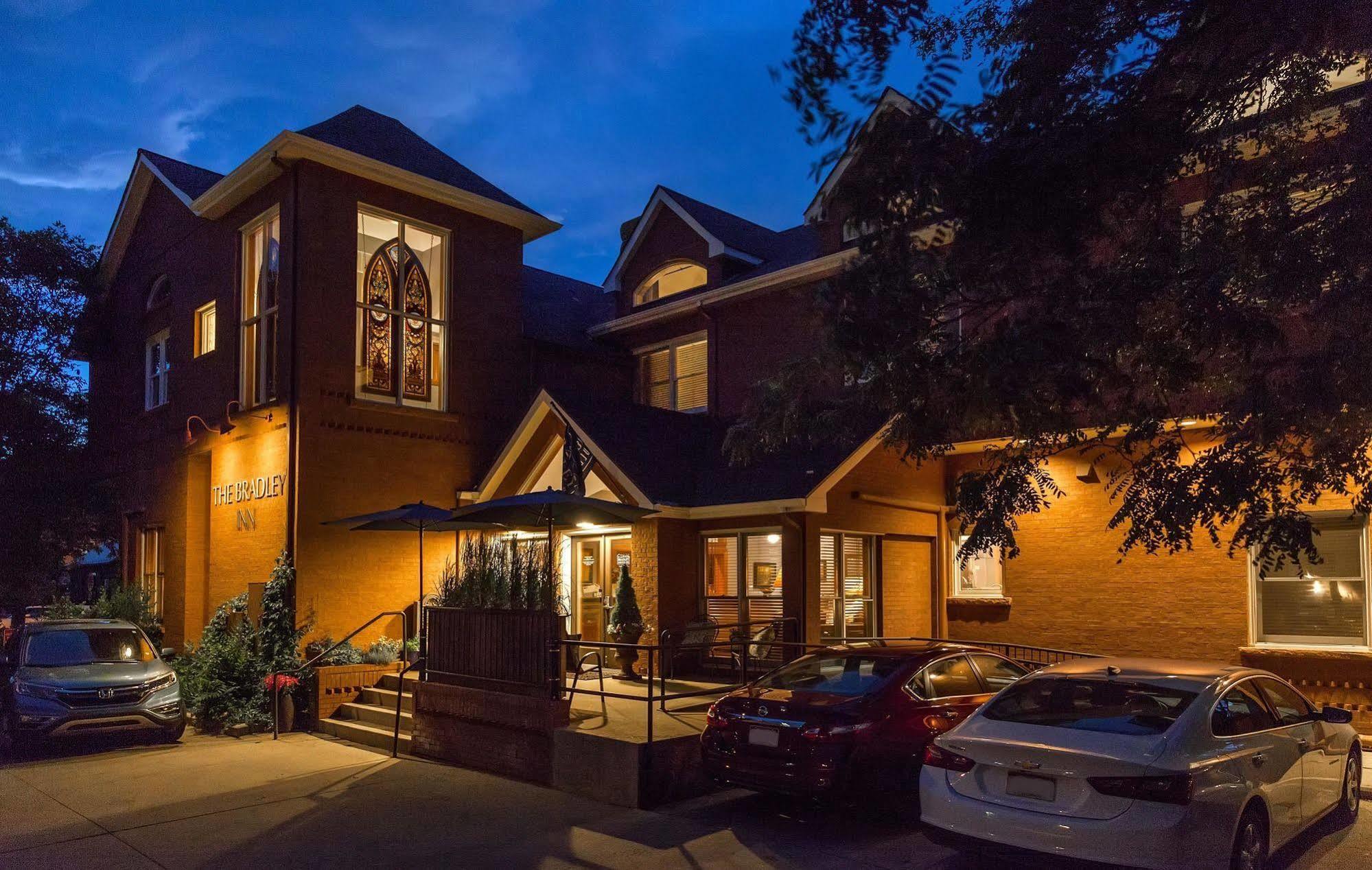 The Bradley Boulder Inn Exterior photo